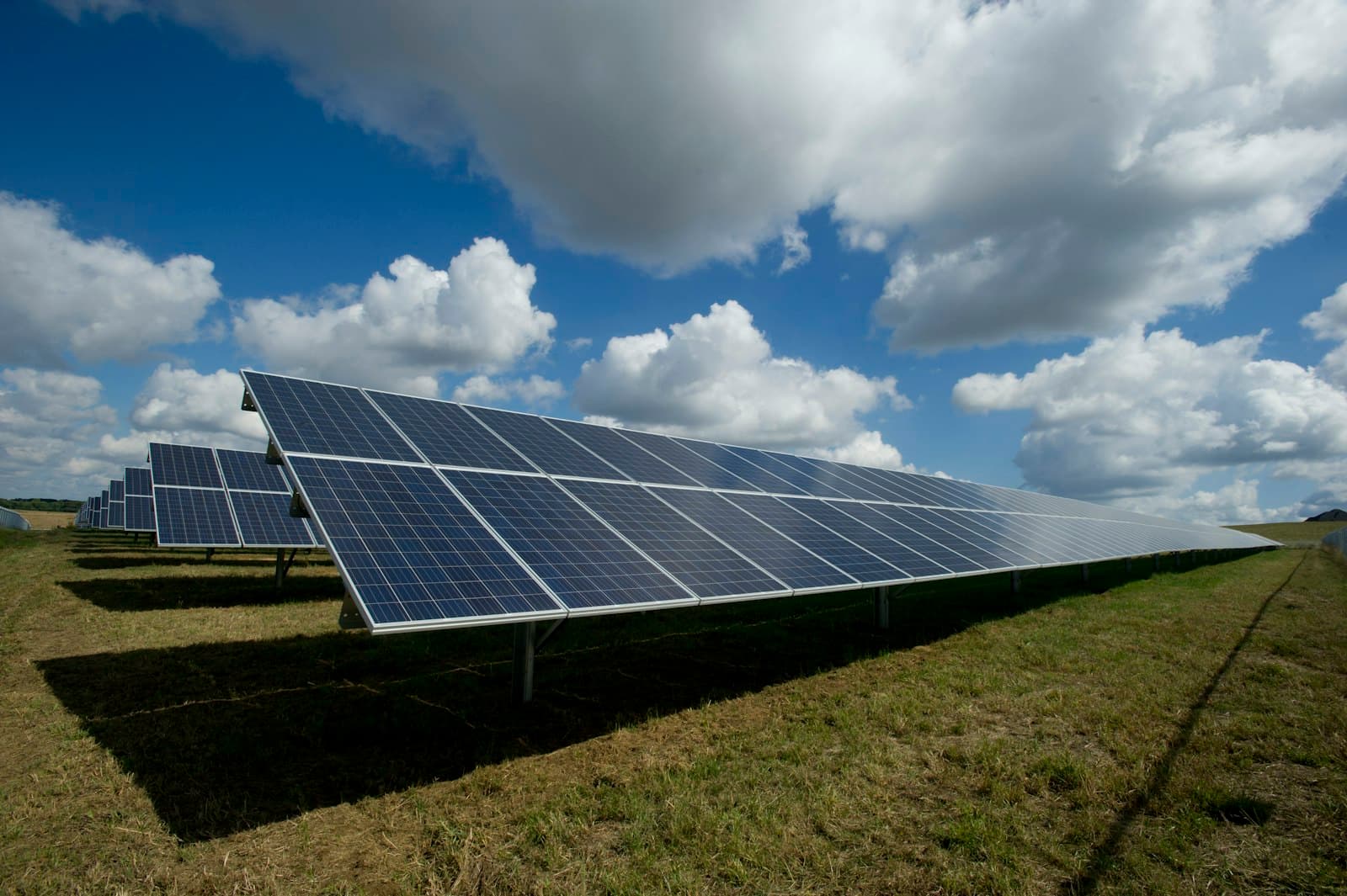 Parc fotovoltaic, unghi larg
